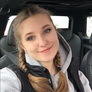 Meet your Posher, Katelyn